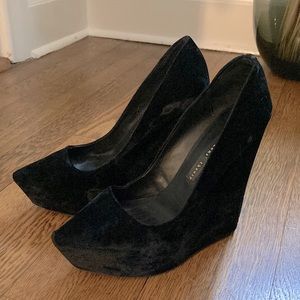 Theyskens’ Theory black velvet platform pointed toe pumps, size 38.
